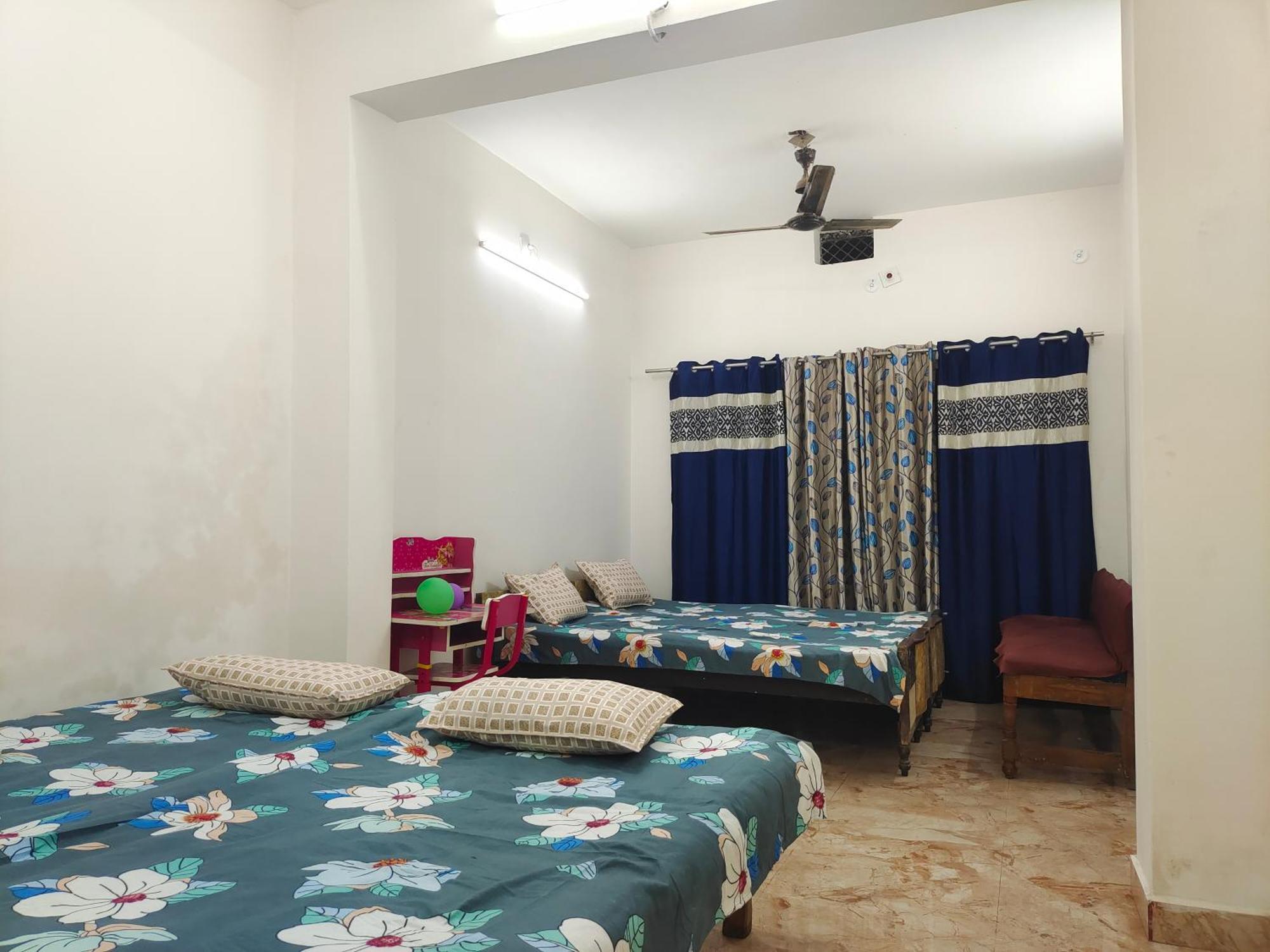 Homestay Near Arail Ghat Family